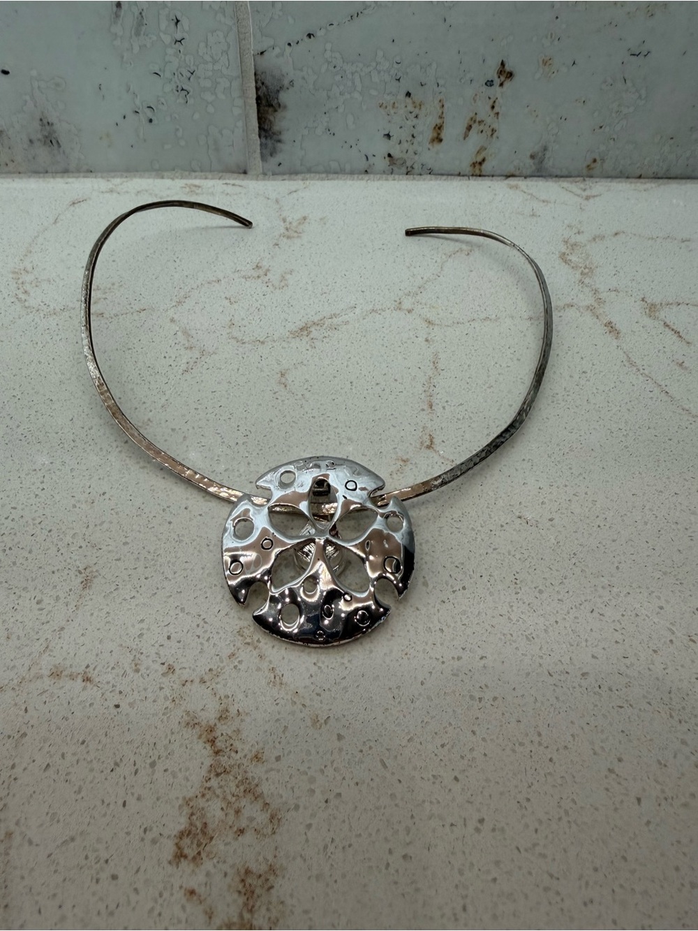 Silver Floral Cutout Collar Necklace - Silver